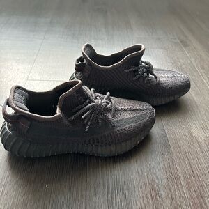 Black yeezy boost size 5.5 men / 7 women